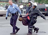 Полиция Вашингтона арестовала 500 демонстрантов, осадивших здания МВФ и Всемирного банка