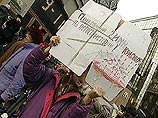 "Около тысячи человек из СПС собрались на Тверской, чтобы отправить президенту телеграммы протеста по поводу принятия гимна на музыку Александрова, но милиция потребовала освободить улицу, - сообщает НТВ "Около тысячи человек из СПС собрались на Тверской, чтобы отправить президенту телеграммы протеста по поводу принятия гимна на музыку Александрова, но милиция потребовала освободить улицу, - сообщает НТВ