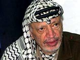 Впервые за две недели палестинский лидер Ясир Арафат покинул уцелевшее здание своей полуразрушенной резиденции