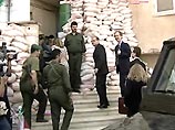 "Муката", где уже начались восстановительные работы, стала местом настоящего паломничества как жителей Рамаллаха, так и высокопоставленных дипломатов со всех концов света "Муката", где уже начались восстановительные работы, стала местом настоящего паломничества как жителей Рамаллаха, так и высокопоставленных дипломатов со всех концов света