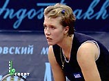 Анна Курникова, получившая специальное приглашение на Кубок Кремля, справилась в первом круге с соперницей из Швейцарии Мари-Гаянэ Микаэлян - 6:4, 6:3