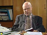В то же самое время, Михаил Федотов, один из разработчиков закона о лицензировании прессы и экс-министр печати, указывает, что приказ должен быть доведен до сведения руководства телеканала за три дня до отзыва лицензии В то же самое время, Михаил Федотов, один из разработчиков закона о лицензировании прессы и экс-министр печати, указывает, что приказ должен быть доведен до сведения руководства телеканала за три дня до отзыва лицензии