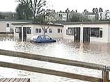 В результате разлива рек затоплены обширные районы Великобритании, Испании и Португалии. Жертвами стихии стали, по меньшей мере, полтора десятка человек