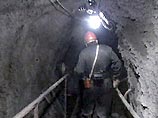 Шесть из двенадцати оказавшихся отрезанными на участке аварии шахтеров перестукиваются со спасателями Шесть из двенадцати оказавшихся отрезанными на участке аварии шахтеров перестукиваются со спасателями