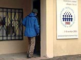 На площади Павелецкого вокзала двое переписчиков решили купить семечек На площади Павелецкого вокзала двое переписчиков решили купить семечек