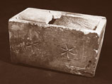 Один из древних оссуариев (саркофагов), найденных в Иерусалиме