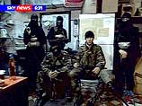 Террористы отпустят заложников, когда им позвонит Масхадов или Басаев