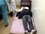 Пациентов размещают во всех свободных помещениях больницы, постелив на пол матрацы Пациентов размещают во всех свободных помещениях больницы, постелив на пол матрацы