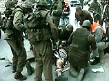 В Наблусе в стычке с израильтянами были убиты два палестинца, в Хевроне палестинцы обстреляли израильский армейский пост, охранявший еврейский квартал города. Там ответным огнем были ранены 2 араба, в том числе 14-летний подросток