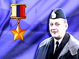 Согласно указу президента Владимира Путина, звездой Герой России награжден командир экипажа Геннадий Лячин