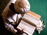 В Коране насчитывается 114 сур и 6616 аятов - в общей сложности 78 тысяч слов на арабском языке