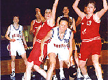 Женская молодежная сборная по баскетболу стала первой в группе на ЧЕ-2000