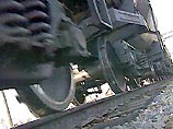 На Сахалине грузовой поезд столкнулся с автокраном