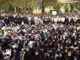 В Иране проходят акции протеста студентов, представителей интеллигенции, политических деятелей и парламентариев против решения суда города Хемдан, приговорившего к смертной казни профессора истории Хашема Агаджари