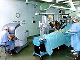 Робот, известный среди персонала лечебных заведений под трогательной кличкой Да Винчи, используется в лондонском Имперском медицинском колледже и в больнице святой Марии в Пэддингтоне для выполнения сложных хирургических операций