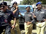 В результате взрыва бомбы, заложенной в автобусе, в пакистанском городе Хайдарабад два человека погибли и девять ранены