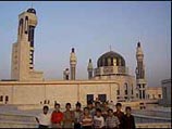 Иракское телевидение передало накануне пятничную проповедь имама багдадской мечети "Мать всех битв", в которой содержатся призывы "бороться с неверными всеми способами"