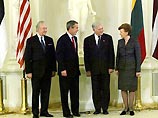 Джордж Буш встретился с президентами стран Балтии и получил высший орден Литвы