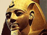 Гигантская статуя одной из жен фараона Рамзеса II найдена в 100 км от Каира