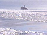 Плашкоут "СПП-005" водоизмещением 200 тонн попал в ледовый плен в пятницу в Беринговом море, примерно в 90 милях от восточного берега Камчатки