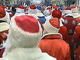 В Берлине вечером в воскресенье состоялось предновогоднее собрание, участниками которого были примерно 450 Дедов Морозов и 50 рождественских ангелов