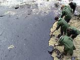 Нефть снова покрыла берег Галисии, который был очищен в воскресенье Нефть снова покрыла берег Галисии, который был очищен в воскресенье