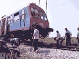 В Греции пассажирский поезд упал в пропасть