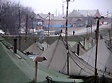 Лагерь беженцев "Барт" - в переводе с чеченского "Согласие" - существует уже больше года. Он расположен близ трассы, ведущей из Карабулака в Назрань