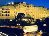 По словам работников делийской гостиницы Maurya Sheraton Hotel, где останавливалась делегация президента России, водкой мылись тарелки и столовые приборы, которыми пользовались Владимир Путин и его жена Людмила По словам работников делийской гостиницы Maurya Sheraton Hotel, где останавливалась делегация президента России, водкой мылись тарелки и столовые приборы, которыми пользовались Владимир Путин и его жена Людмила