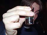 В России потребление водки превышает 15 литров в год на человека. В соответствии со стандартами ЮНЕСКО это предельно высокая цифра, превышение которой несет угрозу здоровью