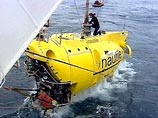 Французские подводники, обследовавшие судно с помощью батискафа "Наутилус", обнаружили, что корпус нефтеналивного судна подвергся значительной деформации