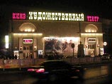 Суд обязал кинотеатр 'Художественный' заплатить 84 тыс. рублей авторам музыки к фильму 'Восток-Запад' Суд обязал кинотеатр 'Художественный' заплатить 84 тыс. рублей авторам музыки к фильму 'Восток-Запад'
