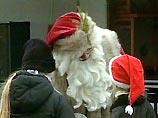 В Великобритании Санта-Клаусам запретили целовать детей и сажать их к себе на колени