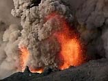 Однако, как отмечают вулканологи, оно менее интенсивное, чем прежние. По их данным, потоки магмы с юго-восточного склона горы уже не угрожают окрестным поселениям