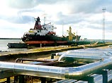 Танкер под флагом Панамы, в который на нефтетерминале Klaipedos nafta было загружено 50 тыс. тонн мазута, в среду вечером сел на мель недалеко от морских ворот акватории порта, сообщили в четверг в дирекции порта