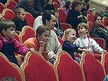 372 ребенка приглашены в Москву на празднование Нового - 2003 - года