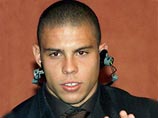 Роналдо получил 'Золотой мяч' от France's Football Роналдо получил 'Золотой мяч' от France's Football
