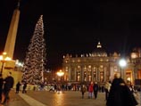 Рождественскую ель в Ватикане зажег президент Хорватии
