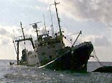 Рыбаки потопили свой сейнер у Сахалина и убежали