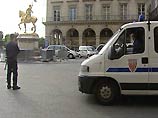 На улицы Парижа вышли военные с автоматами