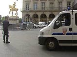 На улицы Парижа вышли военные с автоматами На улицы Парижа вышли военные с автоматами