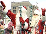 Сказочный поезд с Дедом Морозом и Снегурочкой прибыл на Тверскую площадь столицы