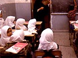 Школьницы начали выпрыгивать из окон. В результате, насмерть разбилась 14-летняя девочка, еще 8 получили серьезные травмы Школьницы начали выпрыгивать из окон. В результате, насмерть разбилась 14-летняя девочка, еще 8 получили серьезные травмы