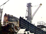 Первоначально задержка произошла из-за сложностей с постановкой в этот же док специального технического судна "Имандра", в трюмы которого должны поместить топливо с атомохода Первоначально задержка произошла из-за сложностей с постановкой в этот же док специального технического судна "Имандра", в трюмы которого должны поместить топливо с атомохода