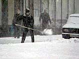 В гидрометеобюро Москвы и Московской области "Интерфаксу" сообщили утром в пятницу, что снегопад и метель будут продолжаться в течение дня