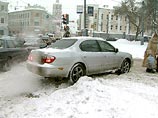 Из-за обильных снегопадов в Москве резко осложнилась дорожная обстановка