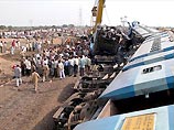 18 человек погибли в результате столкновения поездов в Индии
