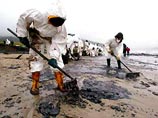 Очистка испанского побережья от нефтепродуктов с затонувшего танкера "Престиж" обойдется втрое дороже, чем предполагалось Очистка испанского побережья от нефтепродуктов с затонувшего танкера "Престиж" обойдется втрое дороже, чем предполагалось