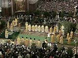 В эту ночь во всех храмах Русской православной церкви, встречающей Рождество по юлианскому календарю, совершались торжественные богослужения В эту ночь во всех храмах Русской православной церкви, встречающей Рождество по юлианскому календарю, совершались торжественные богослужения