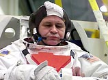 Российский космонавт Николай Бударин, входящий в состав экипажа Международной космической станции, не сможет осуществить выход в открытый космос из-за обнаружившихся у него проблем со здоровьем
